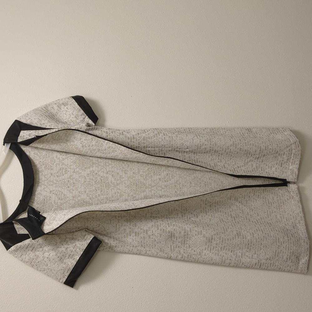 the Ricochet Klee Dress - Full Rear Zip - Flirty & Work Appropriate - Academia - Picture 10 of 16